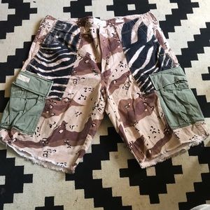Camouflage khaki shorts